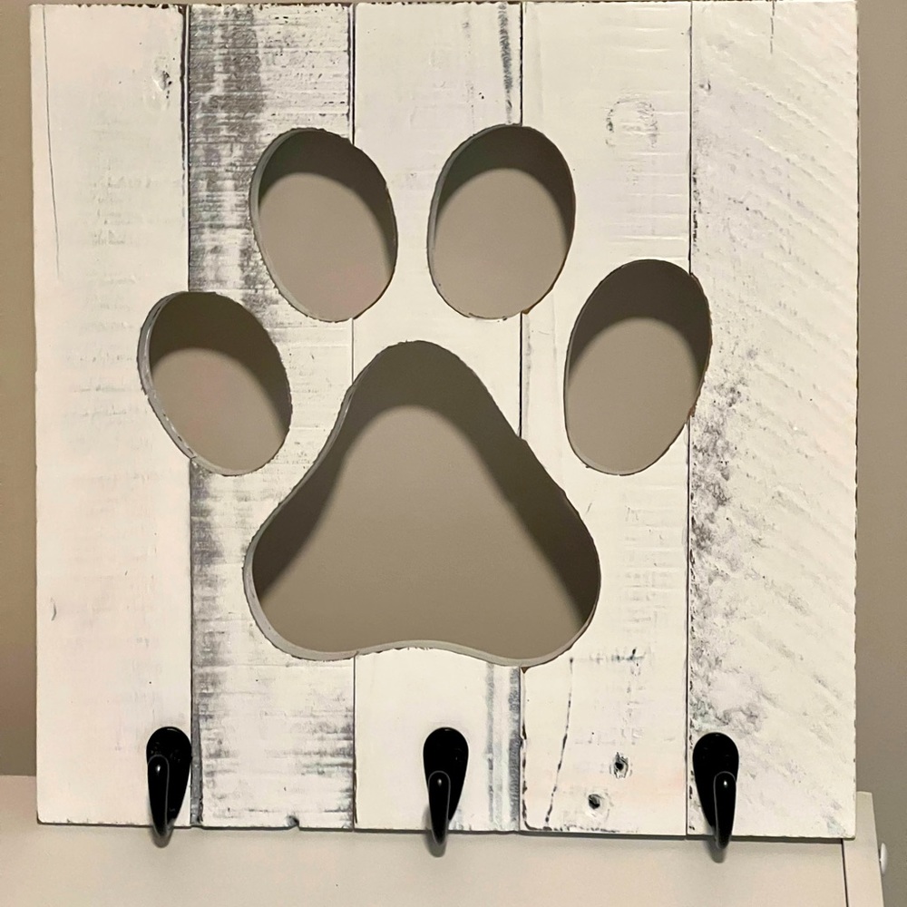 Wooden Dog Leash wall decor